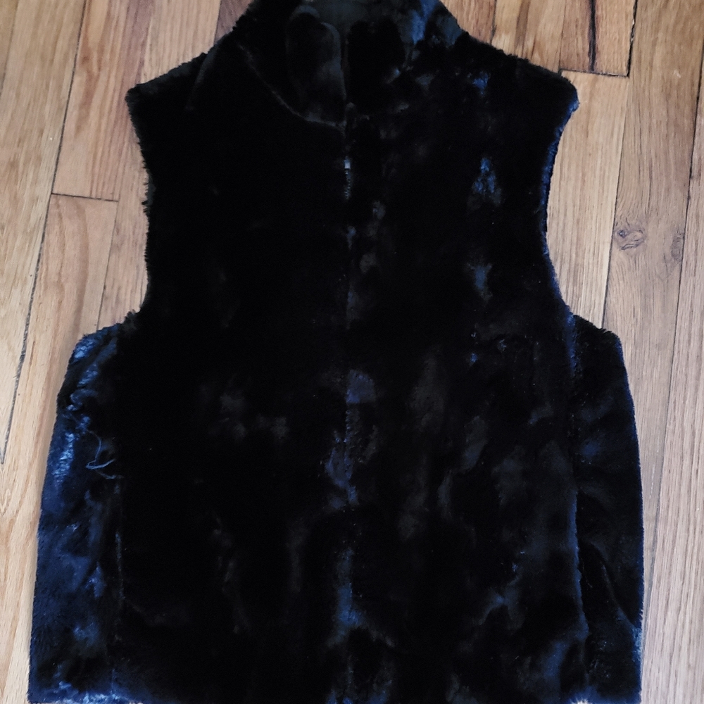 Black Velvet Furry Vest. Condition is Pre-owned.
